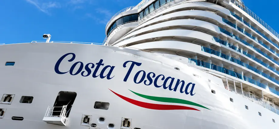 Costa Toscana mit großem Schriftzug – KI-generierte Visualisierung